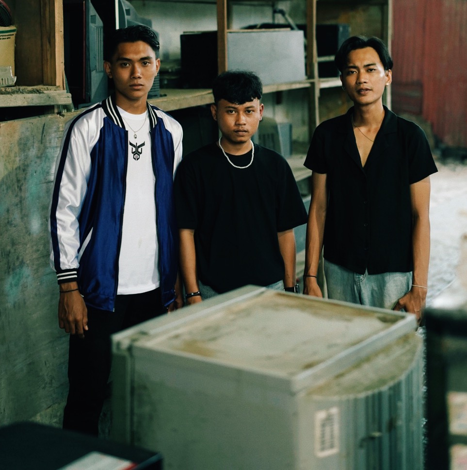 https://shockssrecord.com/evening-soe-band-asal-kota-rembang-merilis-single-perdana-no-offense/