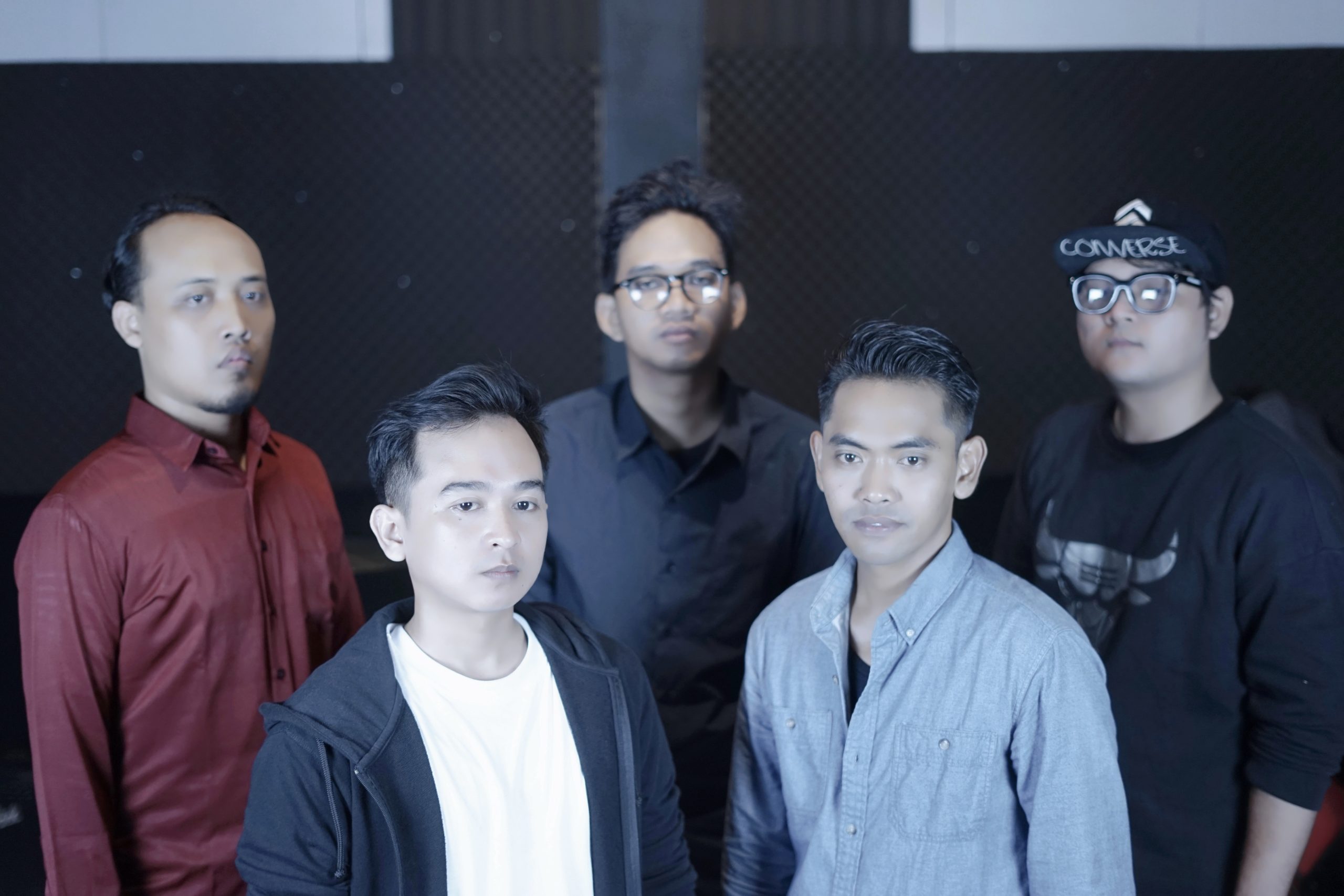 https://whensharingiscool.com/devandaru-merilis-single-pembuka-embun-pagi-menuju-album-perdana-di-tahun-2025/