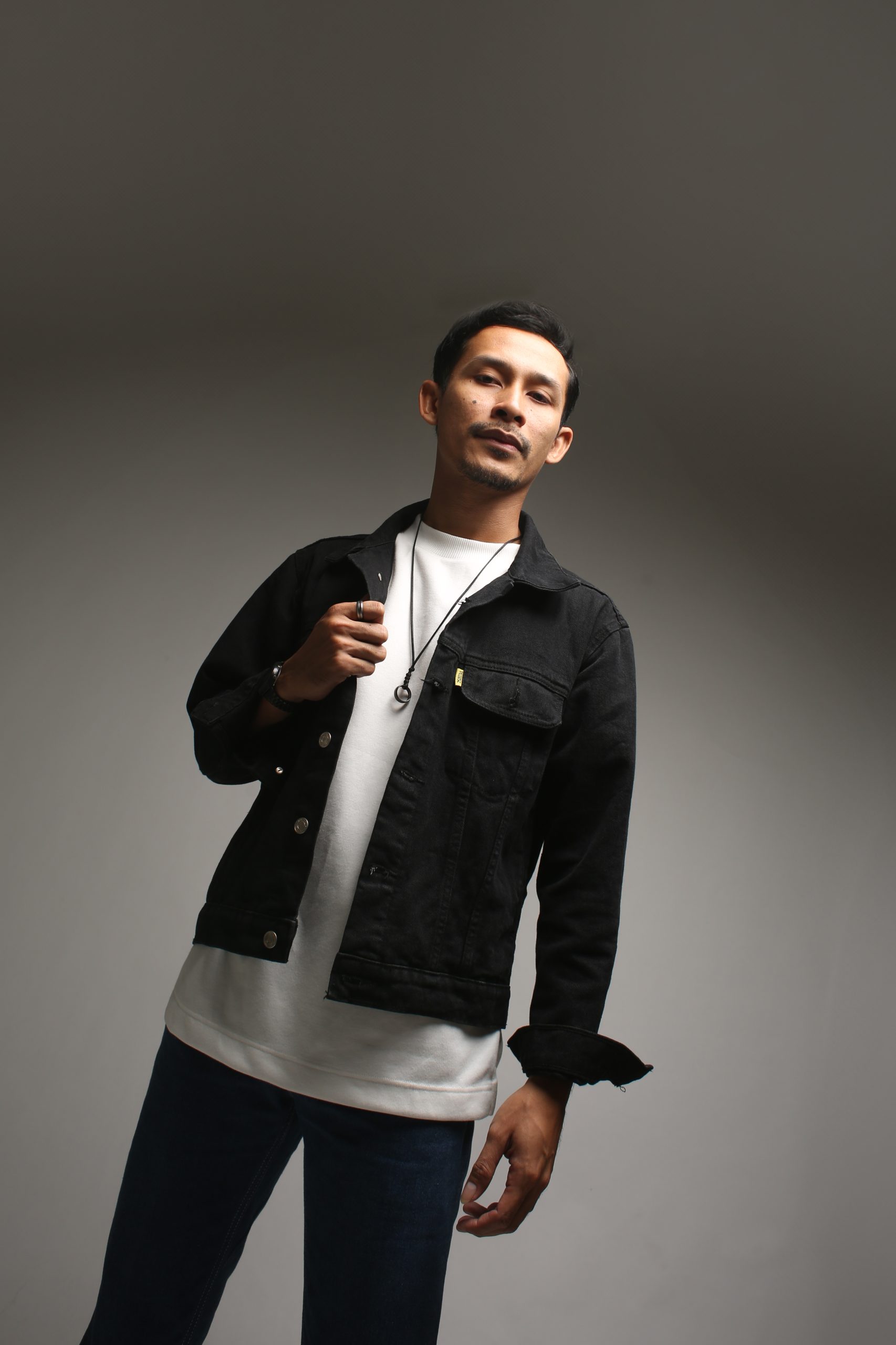 alzubair-hadirkan-apalagi-yang-dicari-lagu-indie-pop-elektronik-penuh-renungan-dan-semangat-lokal