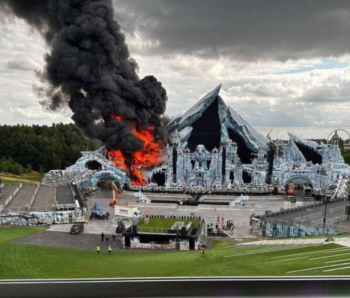 panggung-tomorrowland-terbakar-hebat-jelang-pembukaan-festival-musik-dunia