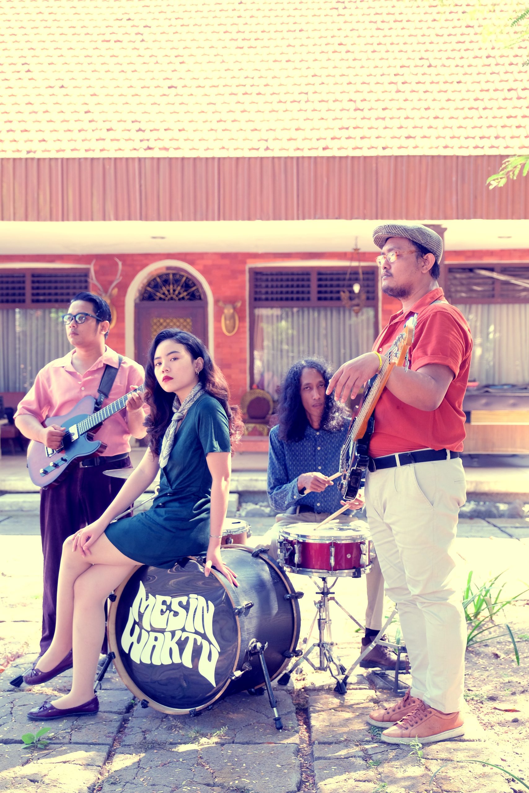 mesin-waktu-suarakan-kritik-sosial-lewat-lagu-berita-buruk-tiap-hari