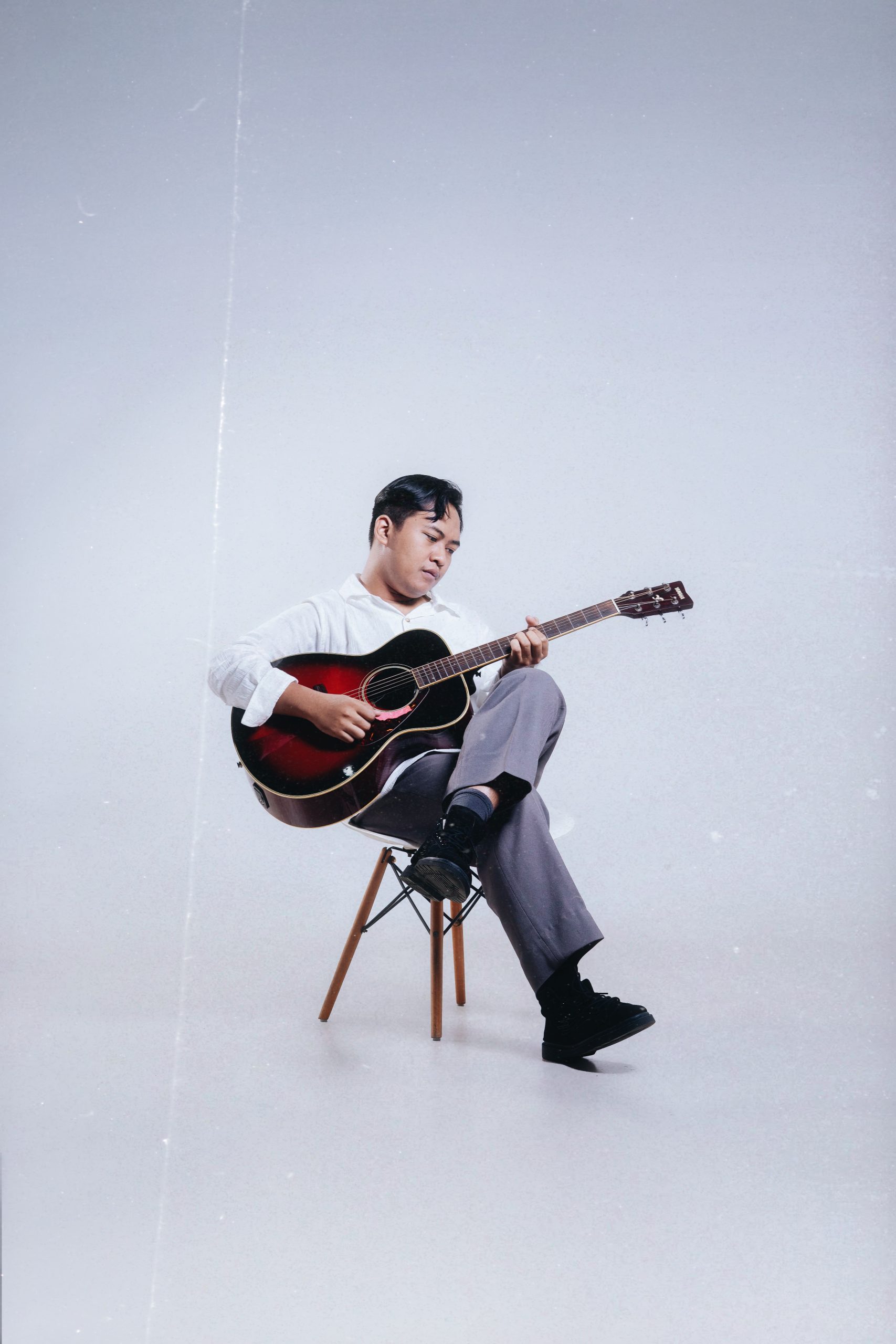 tenggelam-di-rupamu-debut-iwanblue-tentang-luka-rindu-dan-harapan-baru