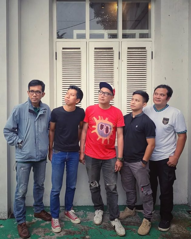 email-tengah-malam-hadirkan-optimisme-lewat-single-britpop-believe