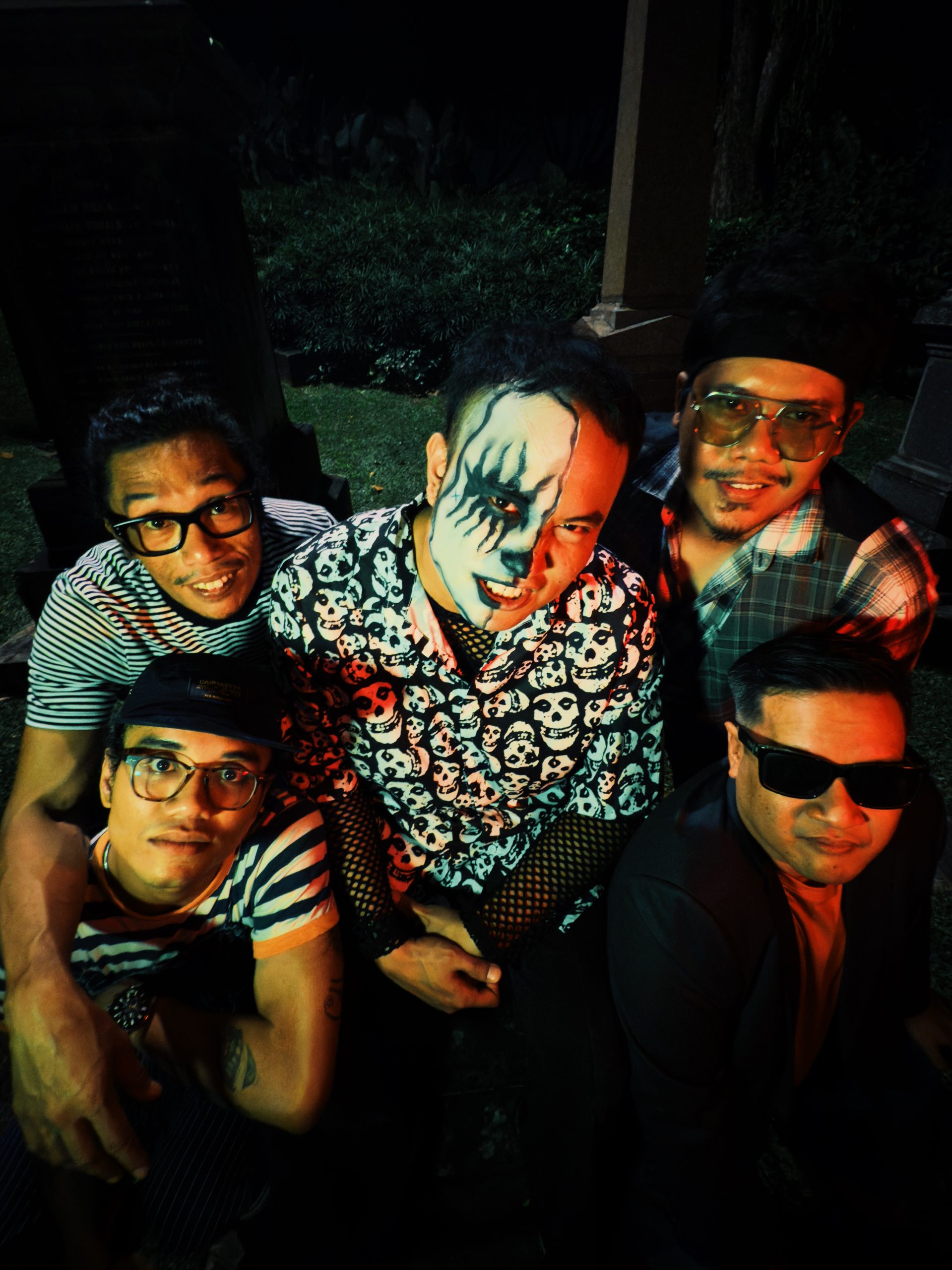 1-800-wicked-soroti-vespa-biru-perluas-jangkauan-pendengar-indonesia